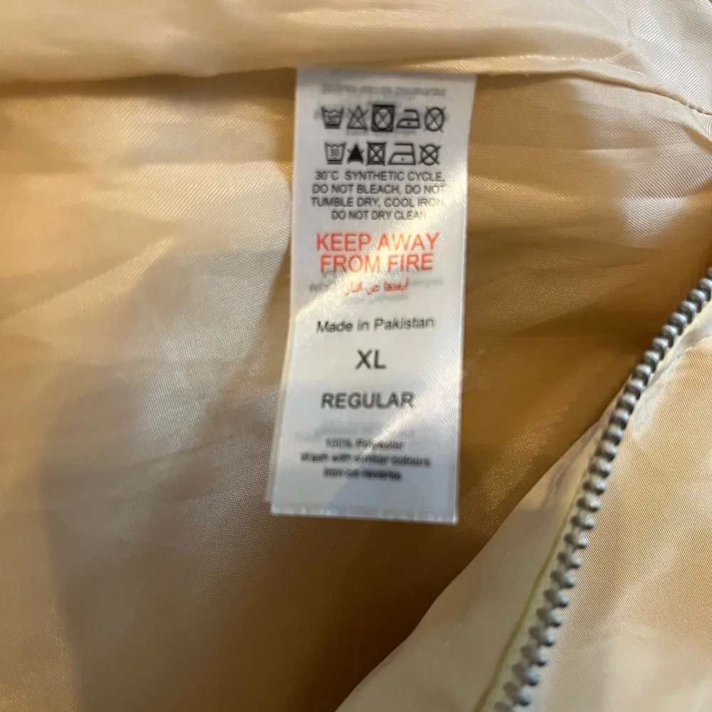 BooHoo Man jacket with elastic arm and waist cream color like new vinyl - Picture 2 of 7